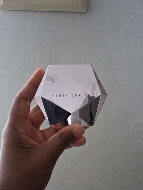 Fenty Beauty Faceted Compact - Reflective Silver